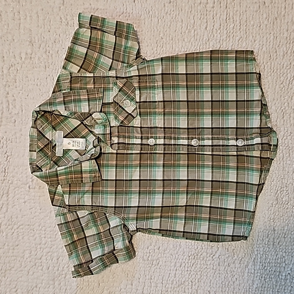 Old Navy Size 18-24 months boys button up shirt.